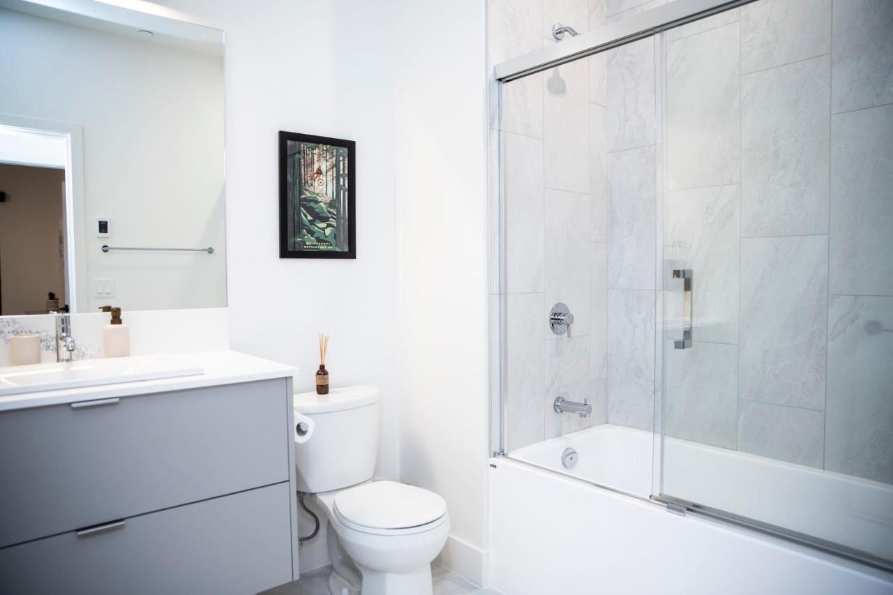 Le Refuge - Revelstoke Condo With Hot Tub Εξωτερικό φωτογραφία